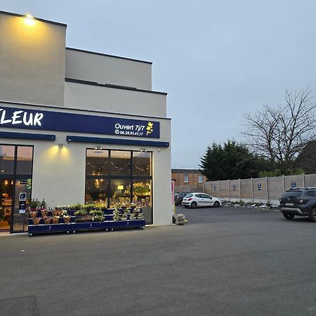 Appartement Cosy Pres De Sceneo Et Auchan Au Dessus Du Fleuriste Bellafleur Longuenesse Exteriér fotografie